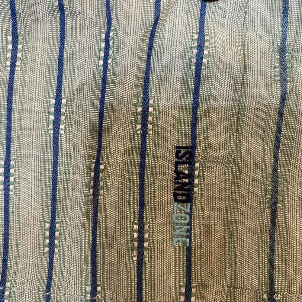 Tommy Bahama Men’s button down shirt - Picture 6 of 6